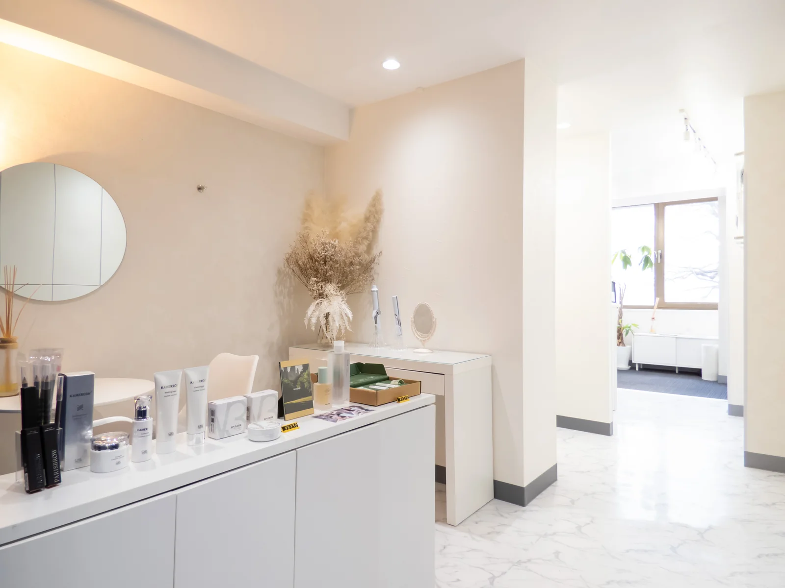 IMPACT BEAUTY の店内